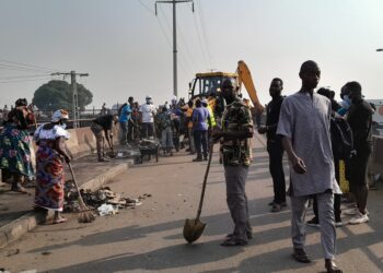 Dixinn : les autorités communales mobilisent 100 femmes pour assainir les différents quartiers