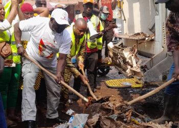 Journée d’assainissement :  les autorités communales de Matoto mettent le cap sur le quartier khabitaya