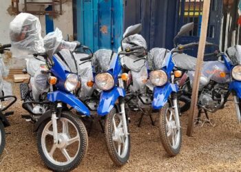 Geste Symbolique à l’UDRG : la société DMD offre cinq (5) motos au parti union des démocrates pour la renaissance de la Guinée