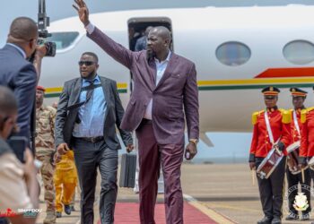 Conakry : Général Mamadi Doumbouya accueilli en pompe après une tournée africaine