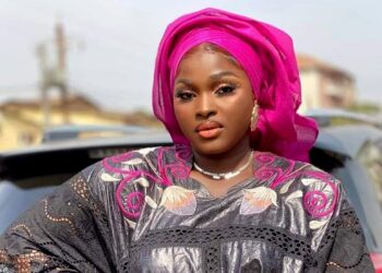 Damba Condé : Une voix puissante qui fait vibrer la tradition guinéenne