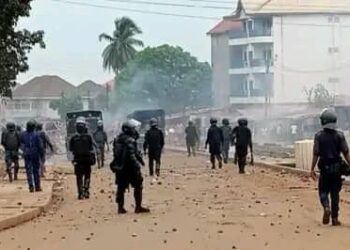 Manifestation à Kipé : Les Jeunes Paralysent la route et dépouillent les usagers de leurs biens 