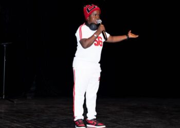 Mr Satina, lauréat du Prix Sow Bailo FAR2025, entame une tournée internationale : la Guinée rayonne !