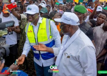 Le ministre des infrastructure accompagné du ministre directeur de cabinet Djiba Diakité lance les travaux de reconstruction kankan -kerouane -Beyla