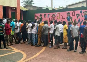 Référendum en Guinée : à Sanoyah-Rails dans la commune urbaine de Sanoyah, le vote se déroule dans le calme