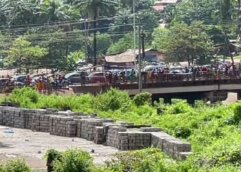 Manéah : Un accident au pont Kitema, une femme grièvement blessée