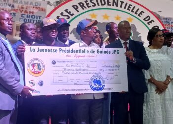 Levée de Fonds : la Jeunesse présidentielle de Guinée paye la caution pour la candidature du Général Mamadi Doumbouya
