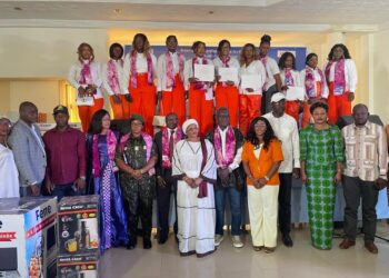 Boké : L’ONG Les Icônes dote 15 femmes formées en restauration de matériel professionnel