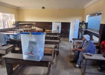 Élection présidentielle : entre réserve et morosité, le scrutin se poursuit dans le calme à Matoto