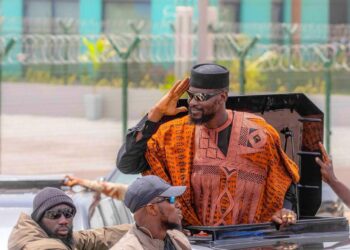 Retour du président à Conakry : Mamadi Doumbouya accueilli chaleureusement par les citoyens