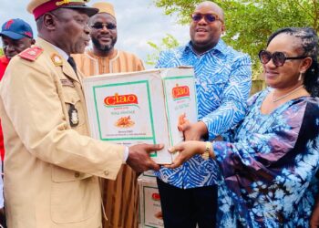 Lola : Maître Kéoulen Doré offre 400 sacs de riz, 30 sacs de sucres et 300 bidons d’huile d’arachide aux fidèles musulmans et chrétiens