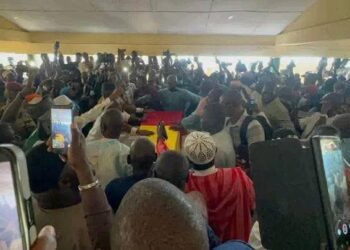 Levée de corps d’Aboubacar Toumba Diakité: ses procès et collaborateurs lui rendent un dernier hommage à l’hôpital Ignace Deen