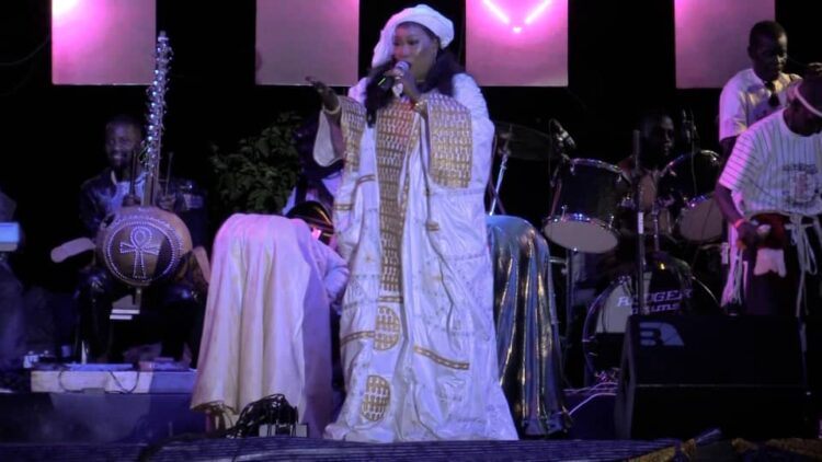 Concert “Sumu” : Sona Tata Condé insuffle un nouveau souffle à la musique mandingue