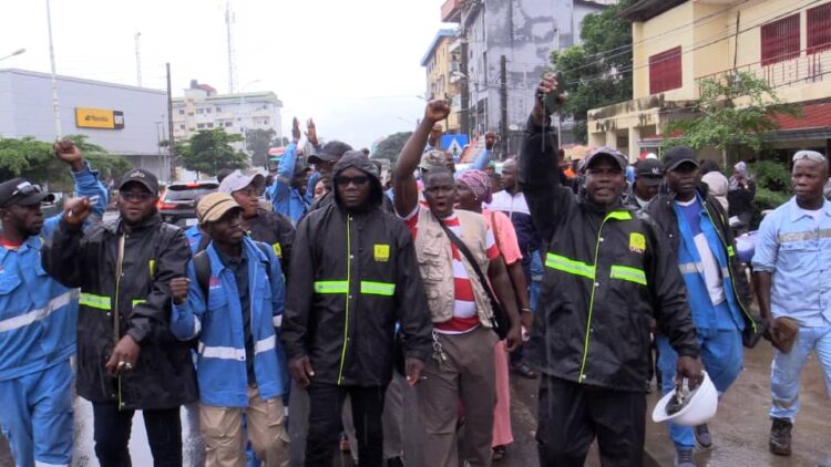 EDG : des prestataires manifestent pour exiger leur embauche après sept ans de service