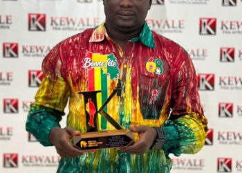 Moustapha Dalaive Le Villageois, sacré meilleur journaliste télé web africain