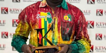 Moustapha Dalaive Le Villageois, sacré meilleur journaliste télé web africain