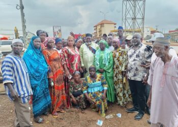 Sanoyah : le chef de quartier Lamine Soumah expose les préoccupation de sa population au député Mamady Kaba