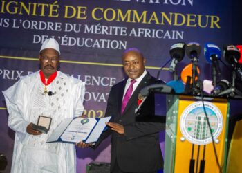 L&rsquo;Université Kofi Annan et Dr Ousmane Kaba récompensés pour l&rsquo;excellence académique